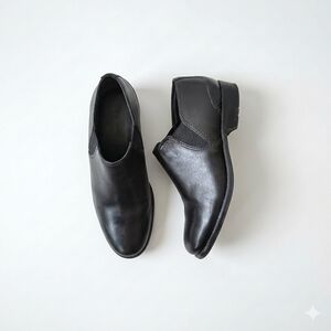 L.L.Bean Black leather slip-on loafers/booties with elastic side goring Size 6M